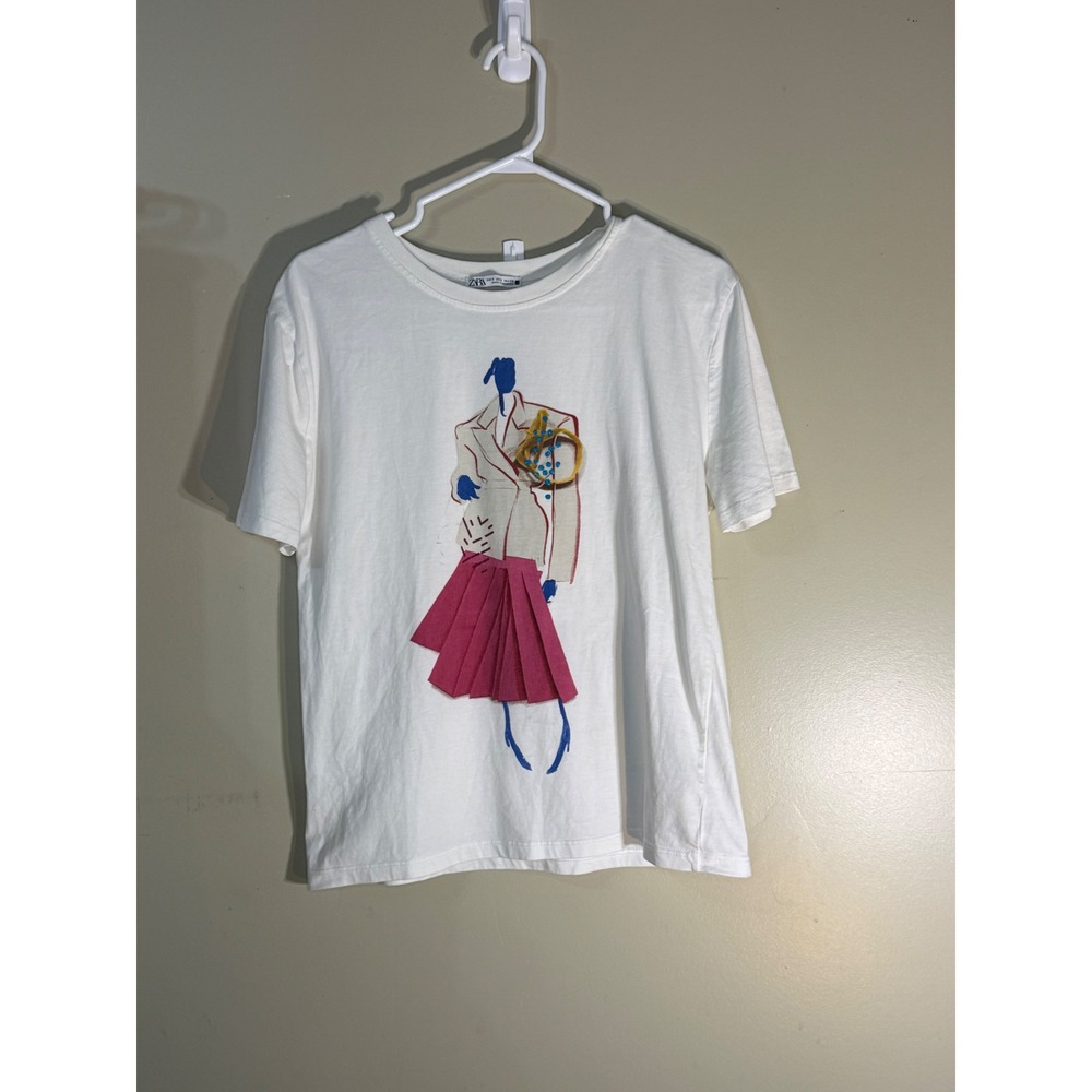 Zara White 3D Mixed Media Fashion Graphic T-Shirt Small Pink Pleated Skirt Tee